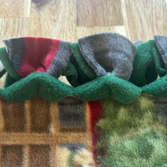 Cozy Blankie 1.5 yards 2 layer handmade looped fleece Christmas blanket - Picture 4 of 7